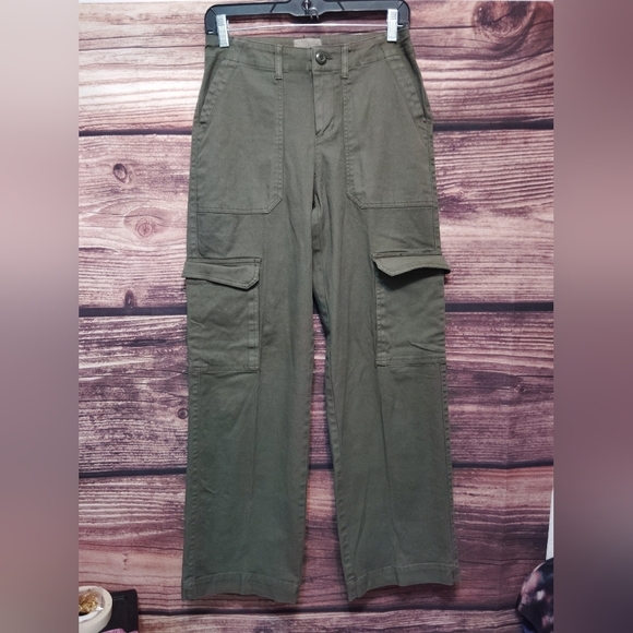 Universal Thread Denim - Universal Threads Women's Army Green Boot cut HW Cargo Pants In Size 2!